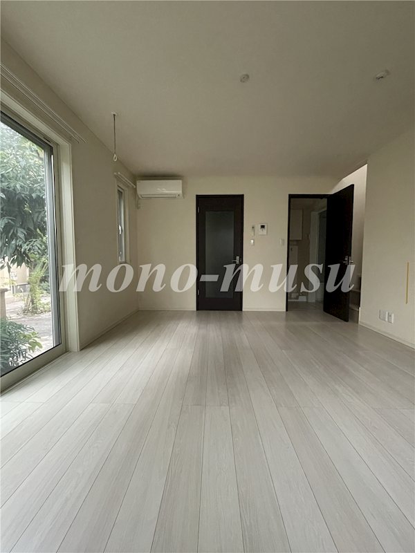 居室・リビング　反転タイプ参考写真