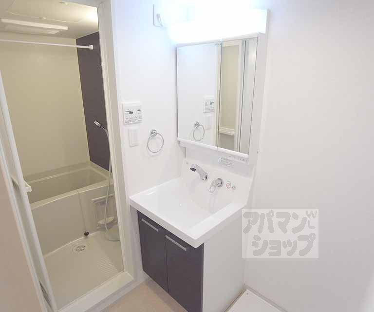 洗面設備　独立洗面台です。