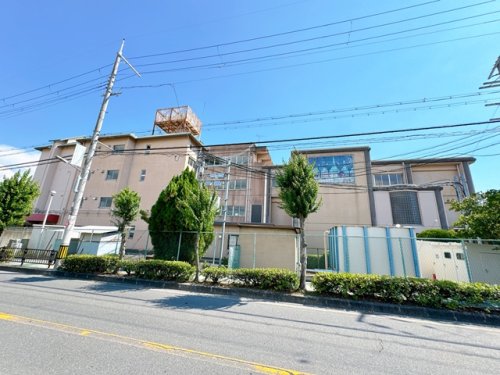 小学校　三宅柳田小学校（小学校）まで679m