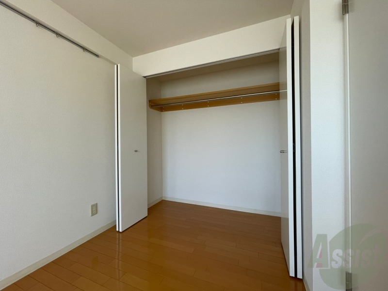 収納　寝室の収納です。部屋がすっきり片付きます。