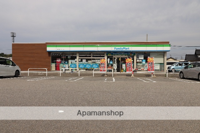 コンビニ　ファミリーマート（コンビニ）まで2507m