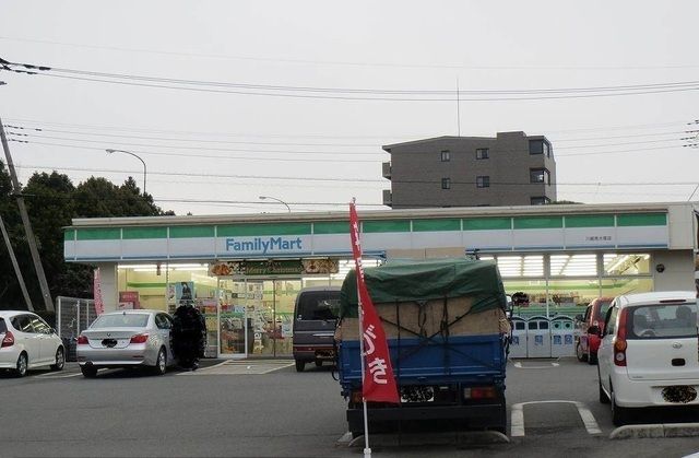 コンビニ　ファミリーマート（コンビニ）まで1000m