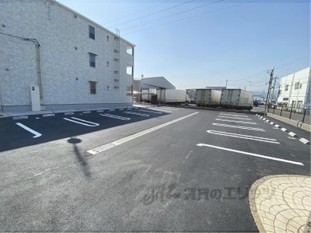 駐車場　建築中。