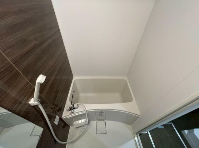 バス・シャワールーム　清潔感のあるバスルームです