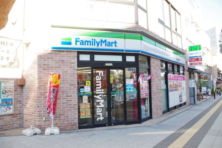 コンビニ　ファミリーマート　金沢八景駅前店（コンビニ）まで402m