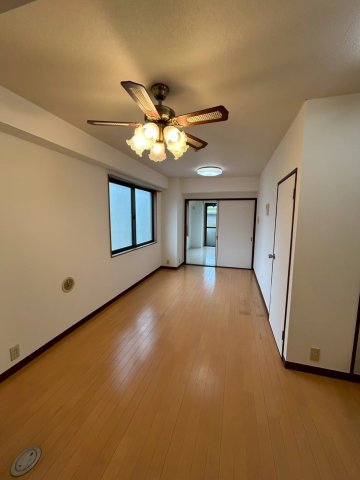 居室・リビング　こちらの居間で趣味の時間をお楽しみください