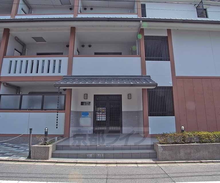 エントランス　マンションぽくないエントランスです。