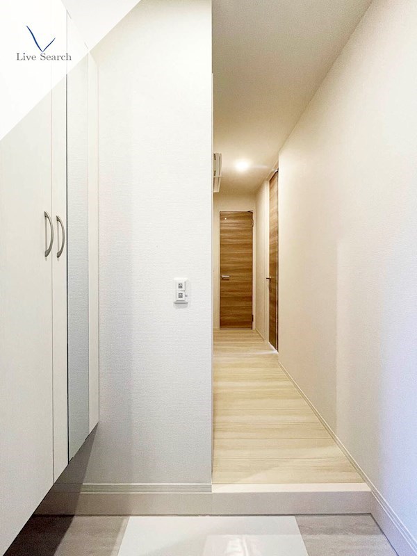 玄関　写真は同型タイプ