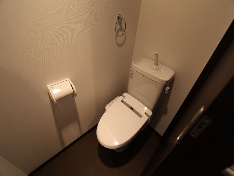 トイレ　温水洗浄便座付き