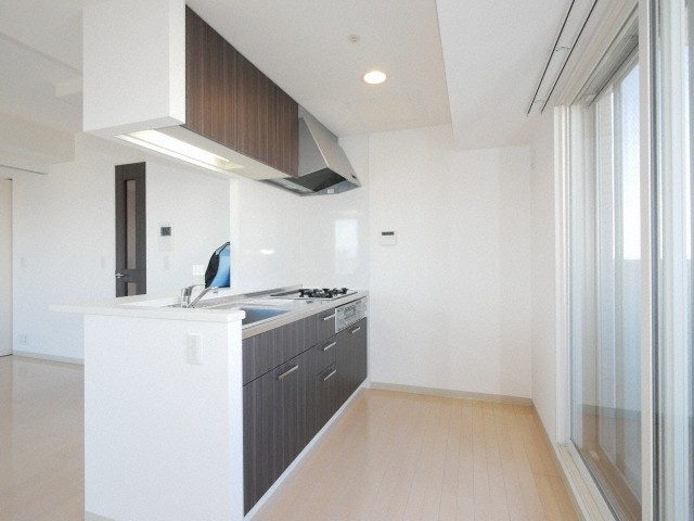 キッチン　人気の対面システムキッチンタイプです！