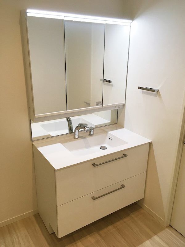 洗面設備　■収納＆鏡付き独立洗面台♪
