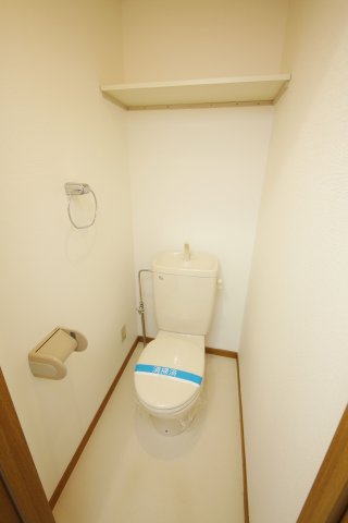 トイレ　別部屋同間取りのお写真となります。参考にご覧くださいませ。