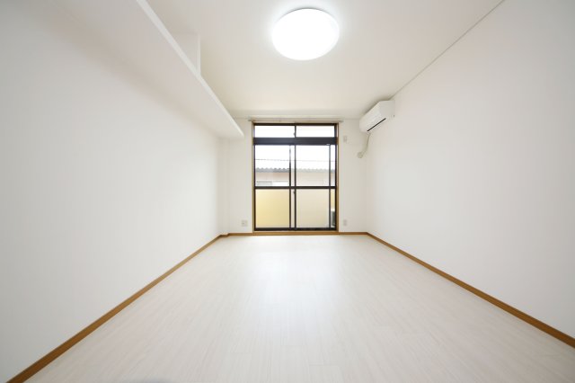 居室・リビング　別部屋同間取りのお写真となります。参考にご覧くださいませ。