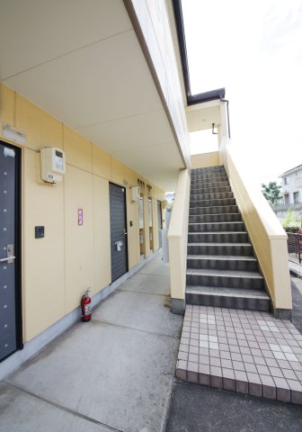 玄関　別部屋同間取りのお写真となります。参考にご覧くださいませ。