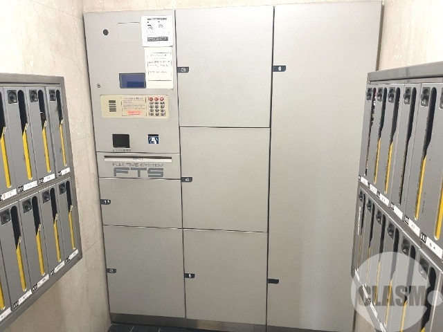 エントランス　留守中の荷物の受取は宅配ＢＯＸで♪