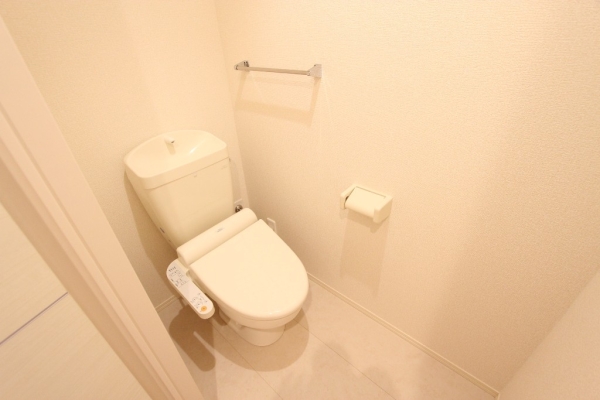 トイレ　温水シャワー付きトイレです