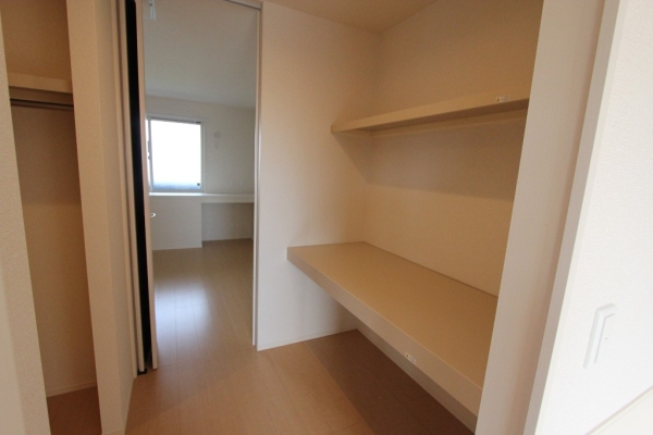 収納　ウォークスルークロゼットでたっぷり収納