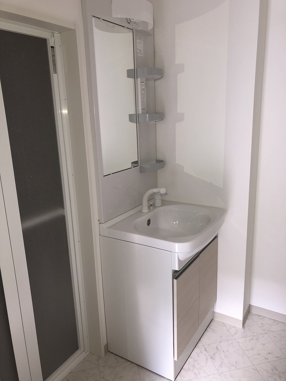 洗面設備　独立洗面化粧台です。