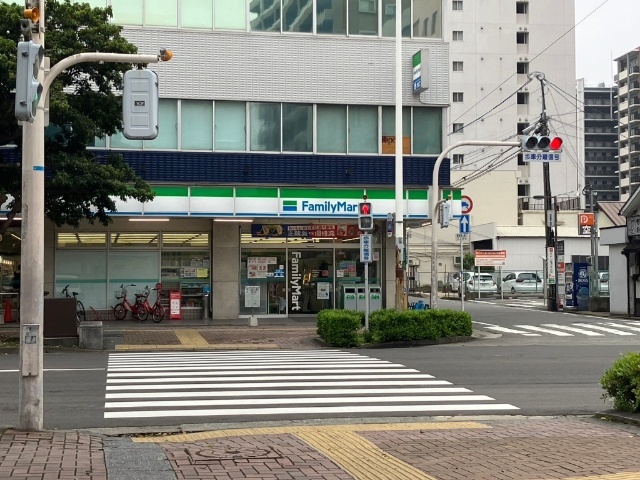 コンビニ　ファミリーマート中呉服町店（コンビニ）まで402m