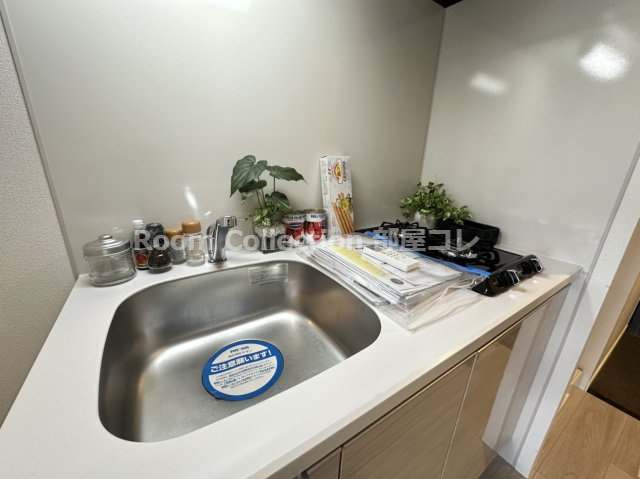 キッチン　※同物件他部屋写真 反転、色違いの場合有 現況優先