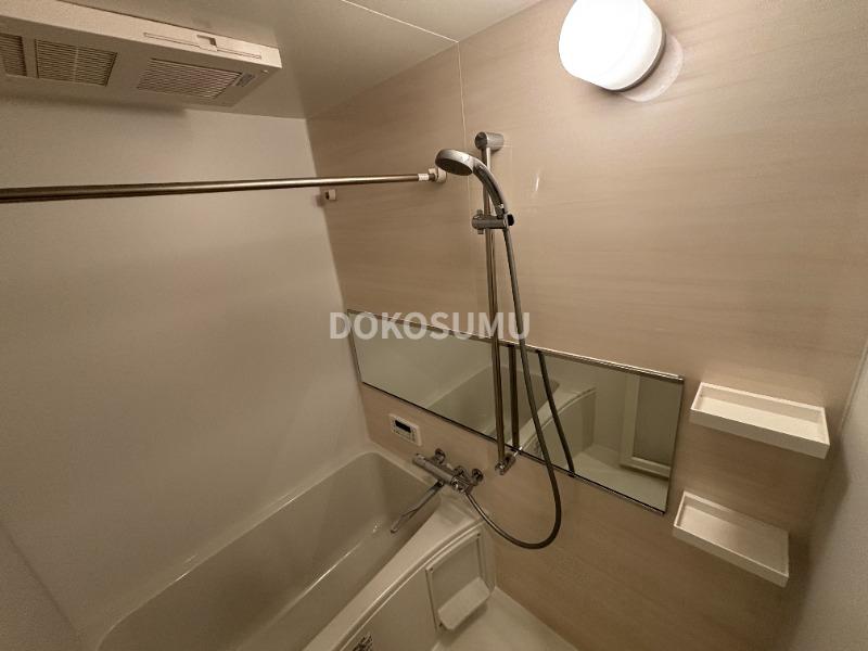 バス・シャワールーム　一日の疲れをやさしく癒やす、清潔感あふれるリラックスバス。