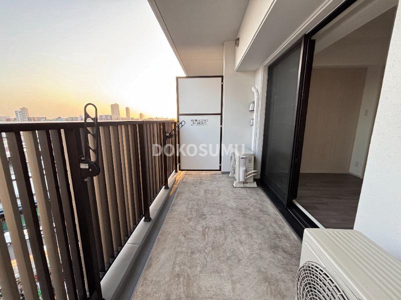 バルコニー　心地よい風と光を感じる、暮らしの楽しみが広がる場所。