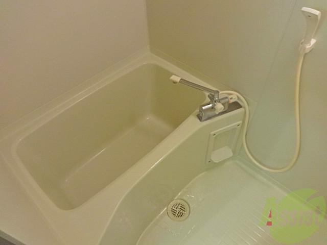 バス・シャワールーム　清潔なお風呂でゆっくり休んでください。鼻歌なんか聞こえちゃう