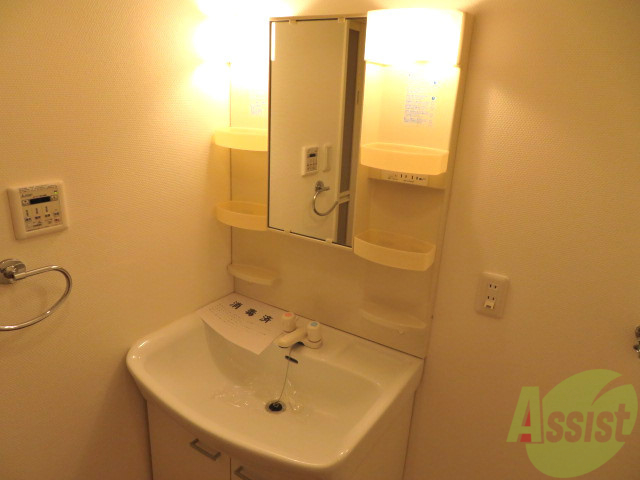 洗面設備　忙しい朝の味方、独立洗面台があるのは嬉しいですね