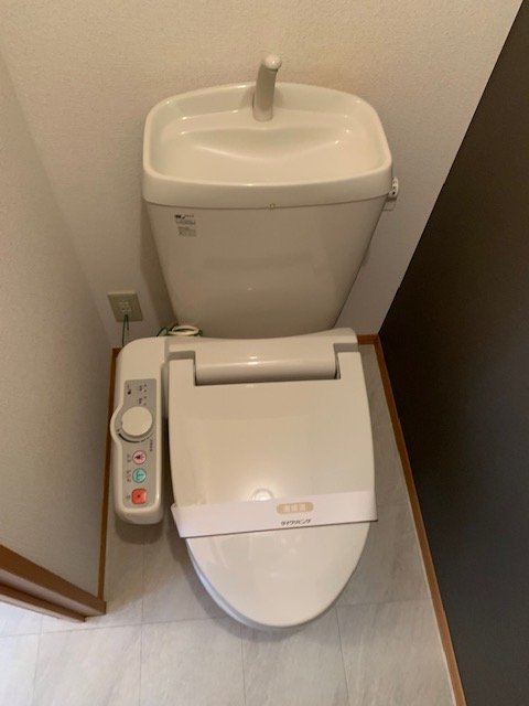 トイレ　温水洗浄便座付トイレ