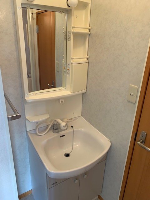 洗面設備　忙しい朝に嬉しい洗髪洗面化粧台付