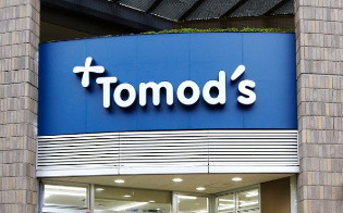 ドラックストア　Tomo’s(トモズ) 川口店（ドラッグストア）まで589m