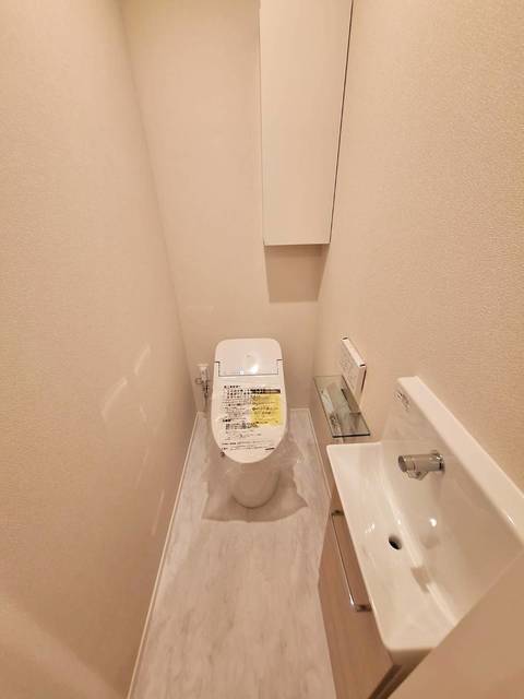 トイレ　トイレは嬉しい温水洗浄便座