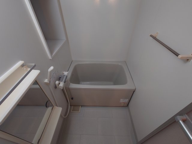 バス・シャワールーム　同物件別号室の写真です。