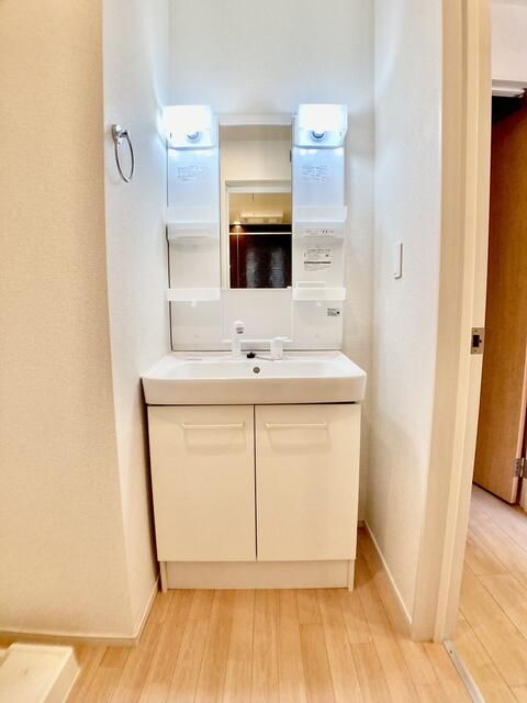 洗面設備　写真は別の部屋のものです。