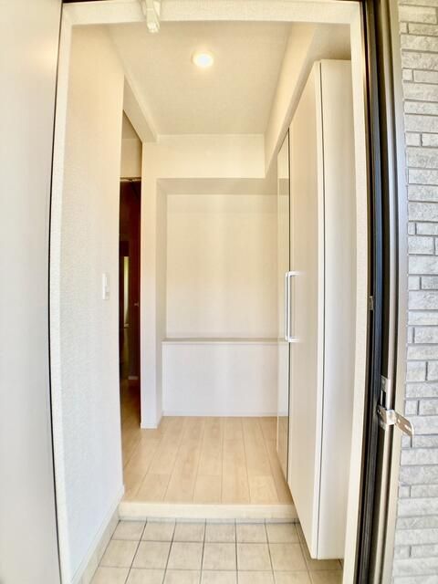 玄関　写真は別の部屋のものです。