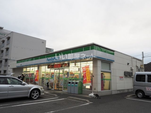 コンビニ　ファミリーマート小倉真鶴店（コンビニ）まで755m