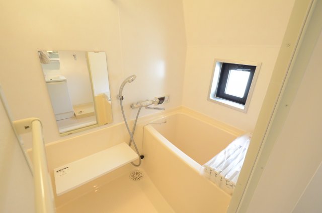 バス・シャワールーム　追い焚き機能付きで便利です♪