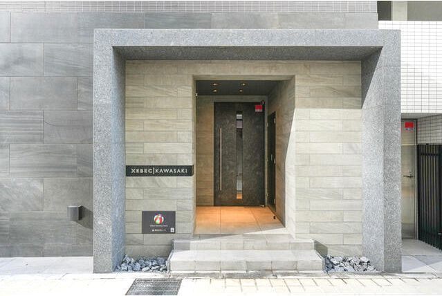 建物外観　綺麗なエントランス