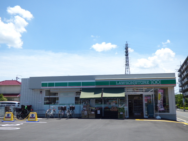 コンビニ　ローソンストア１００（コンビニ）まで114m