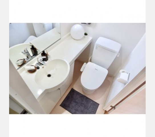 トイレ　同タイプ別部屋の参考写真です。