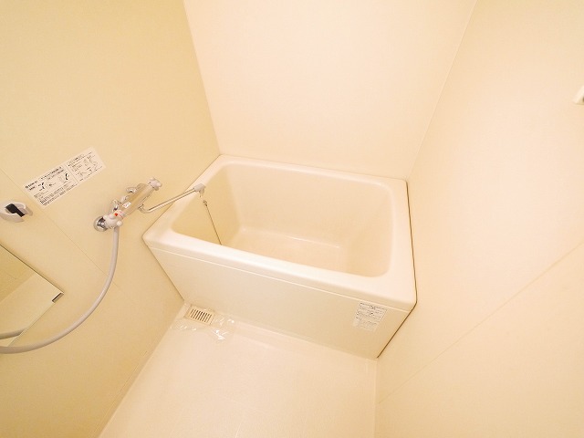 バス・シャワールーム　落ち着いた空間のお風呂です