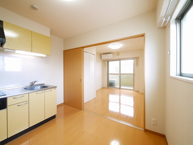 居室・リビング　ゆったり過ごせる居間です