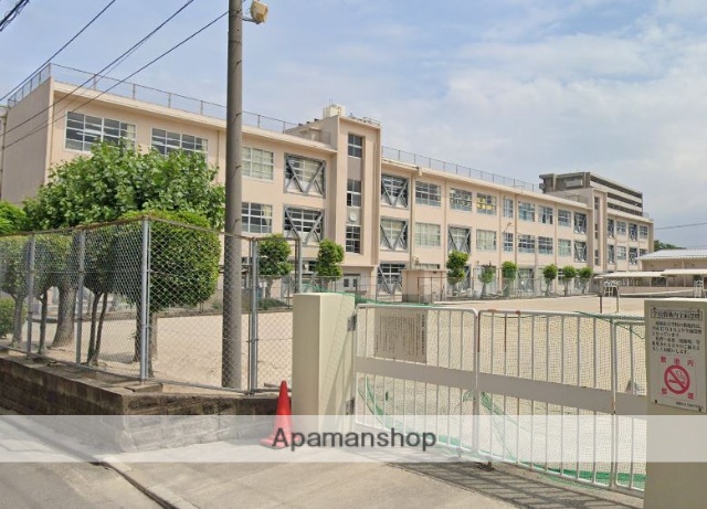 中学校　福岡市立中学校吉塚中学校（中学校）まで548m