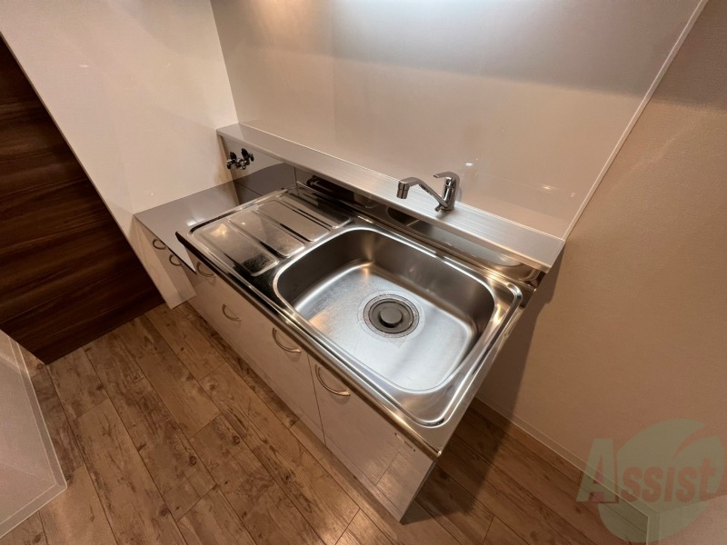 キッチン　シンプルなキッチンです。ガスコンロも設置できる仕様です。