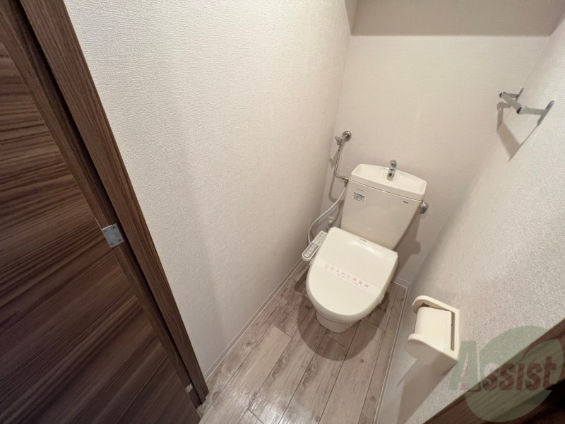 トイレ　ウォシュレット機能がついたトイレです。安心して使用できます。