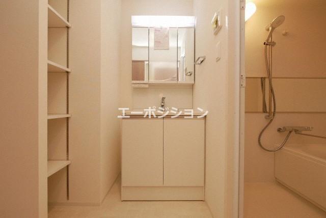 洗面設備　スプランディッド難波キャトル