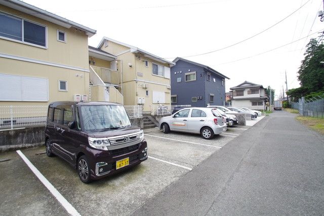 駐車場　☆　敷地内駐車場　★