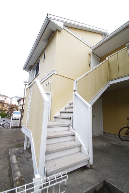 エントランス　☆　上りやすい階段です　★