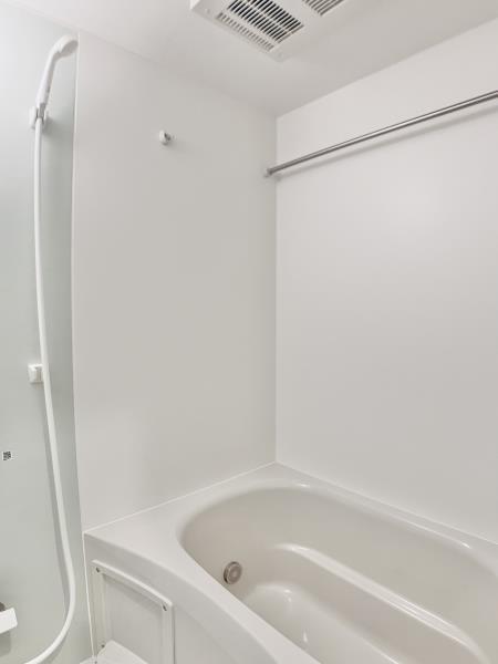 バス・シャワールーム　コンパクトで使いやすいお風呂です