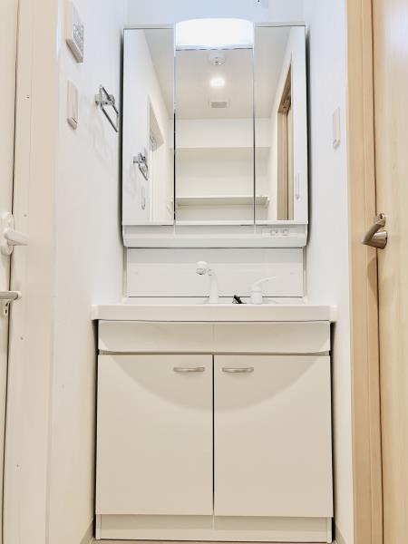 洗面設備　スペースが確保できる洗面所です